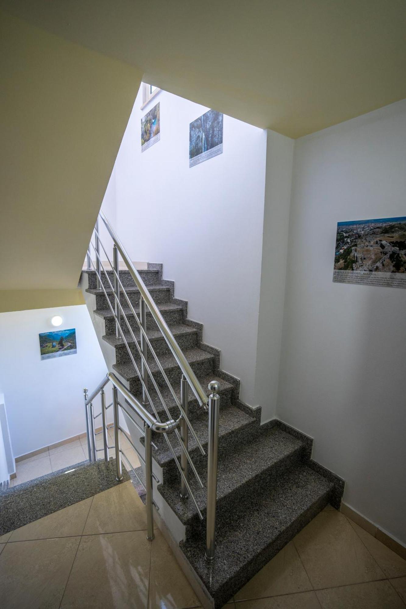 Golden Sleep Hostel Szkodra Zewnętrze zdjęcie